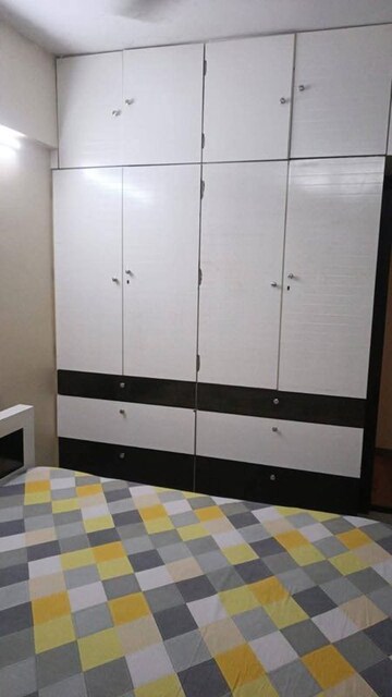 Furnished Amenities in 2 BHK Apartment at Juhu – for Rent