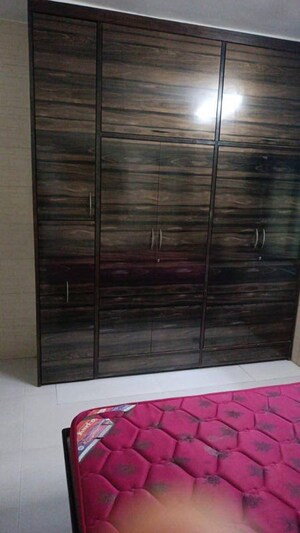 Room in 2 BHK Apartment at Juhu – for Rent