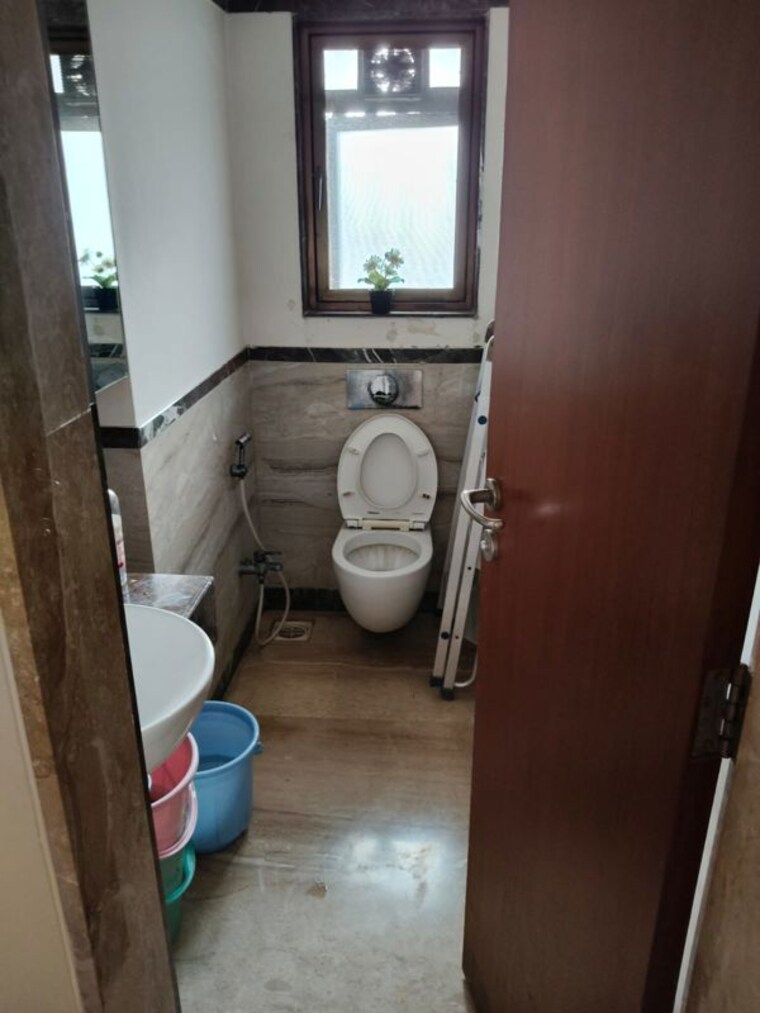 Bathroom, samartha-sampada 3 Bedroom 1300 Sq.Ft. Apartment In Andheri West Mumbai 9938141