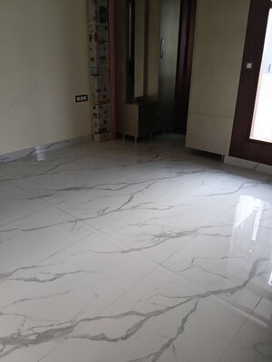 Room in 3.5 BHK Builder Floor at Empire Floors, Sector 57 – for Rent