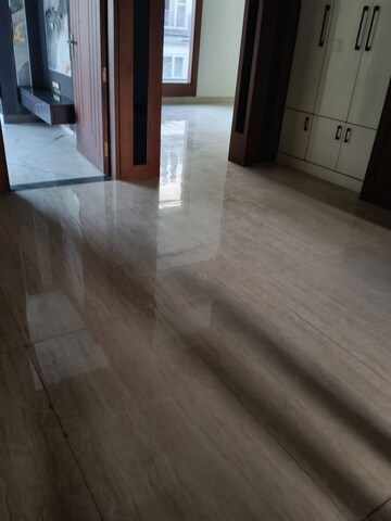 Room in 3.5 BHK Builder Floor at Empire Floors, Sector 57 – for Rent