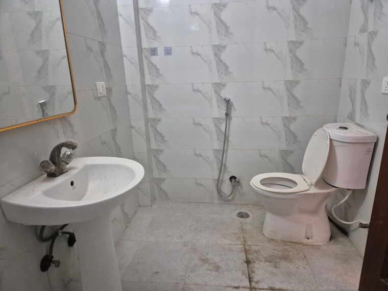 Master Bedroom, rwa-apartments-sector-41 2 Bedroom 1800 Sq.Ft. Builder Floor In Sector 41 Noida 9938189