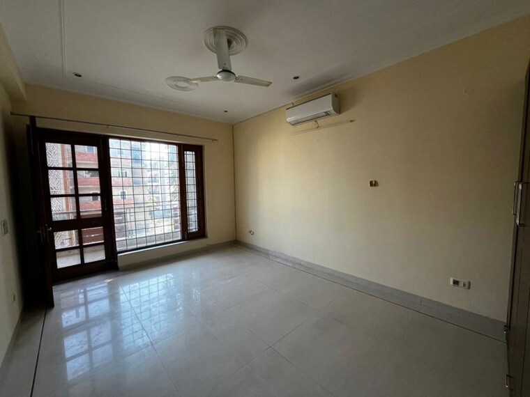 Room, sector 43 2 Bedroom 1021 Sq.Ft. Apartment In Sector 43 Gurgaon 9938197