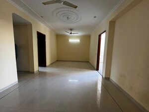 Room in 2 BHK Apartment at Sector 43 – for Rent