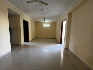 Room in 2 BHK Apartment at Sector 43 – for Rent