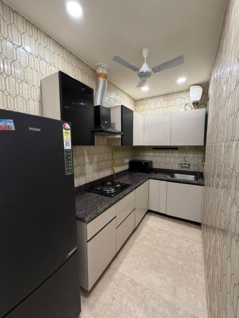 Kitchen, lajpat nagar 3 Bedroom 900 Sq.Ft. Builder Floor In Lajpat Nagar Delhi 9938271
