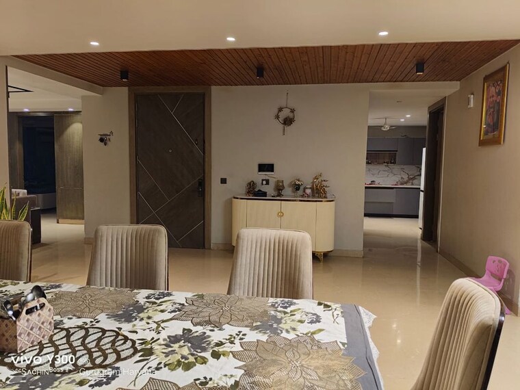 Dining area, sushant lok i 4 Bedroom 412 Sq.Yd. Apartment In Sushant Lok I Gurgaon 9938342