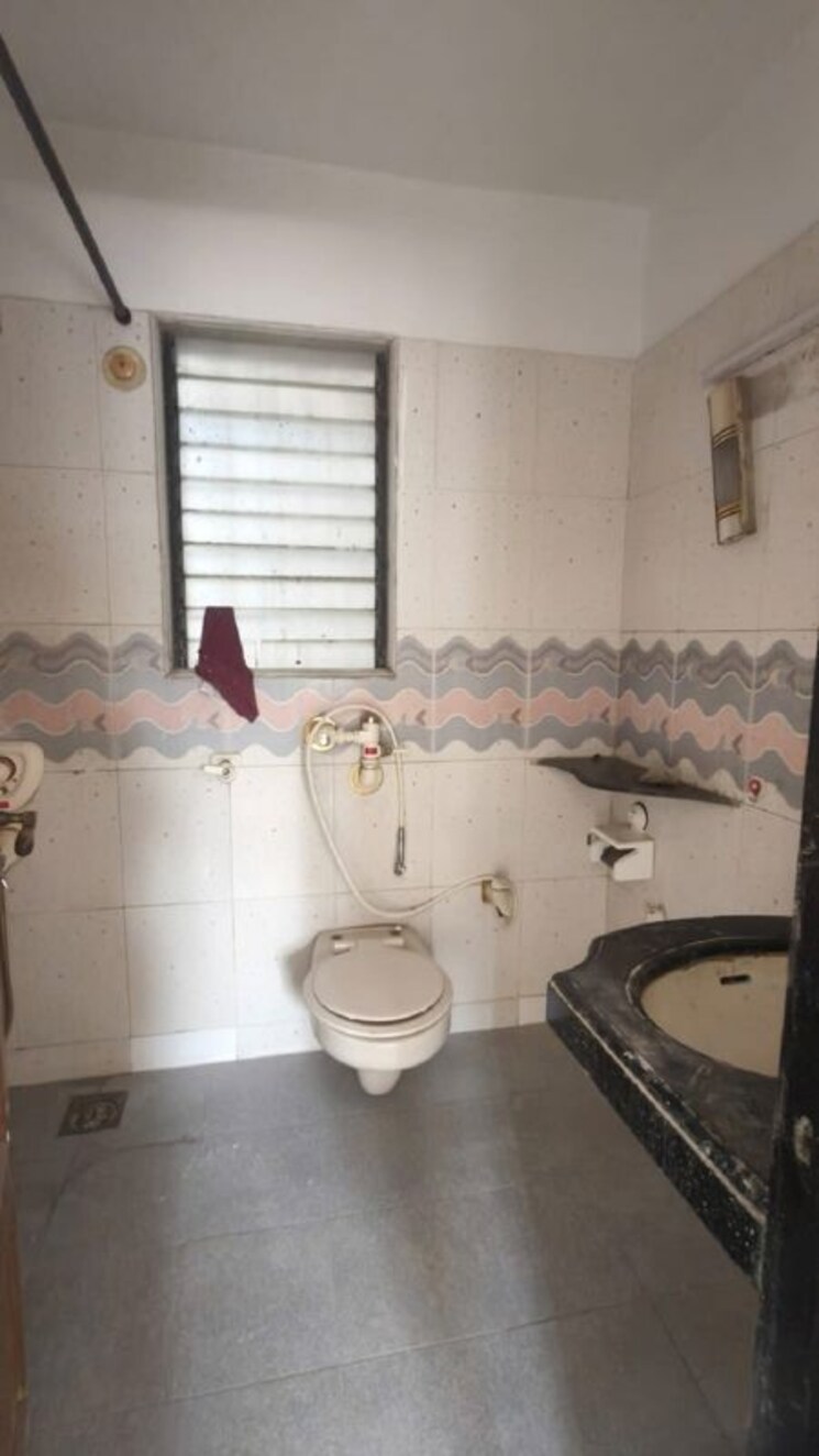 Bathroom, bandra west 2 Bedroom 700 Sq.Ft. Apartment In Bandra West Mumbai 9938344