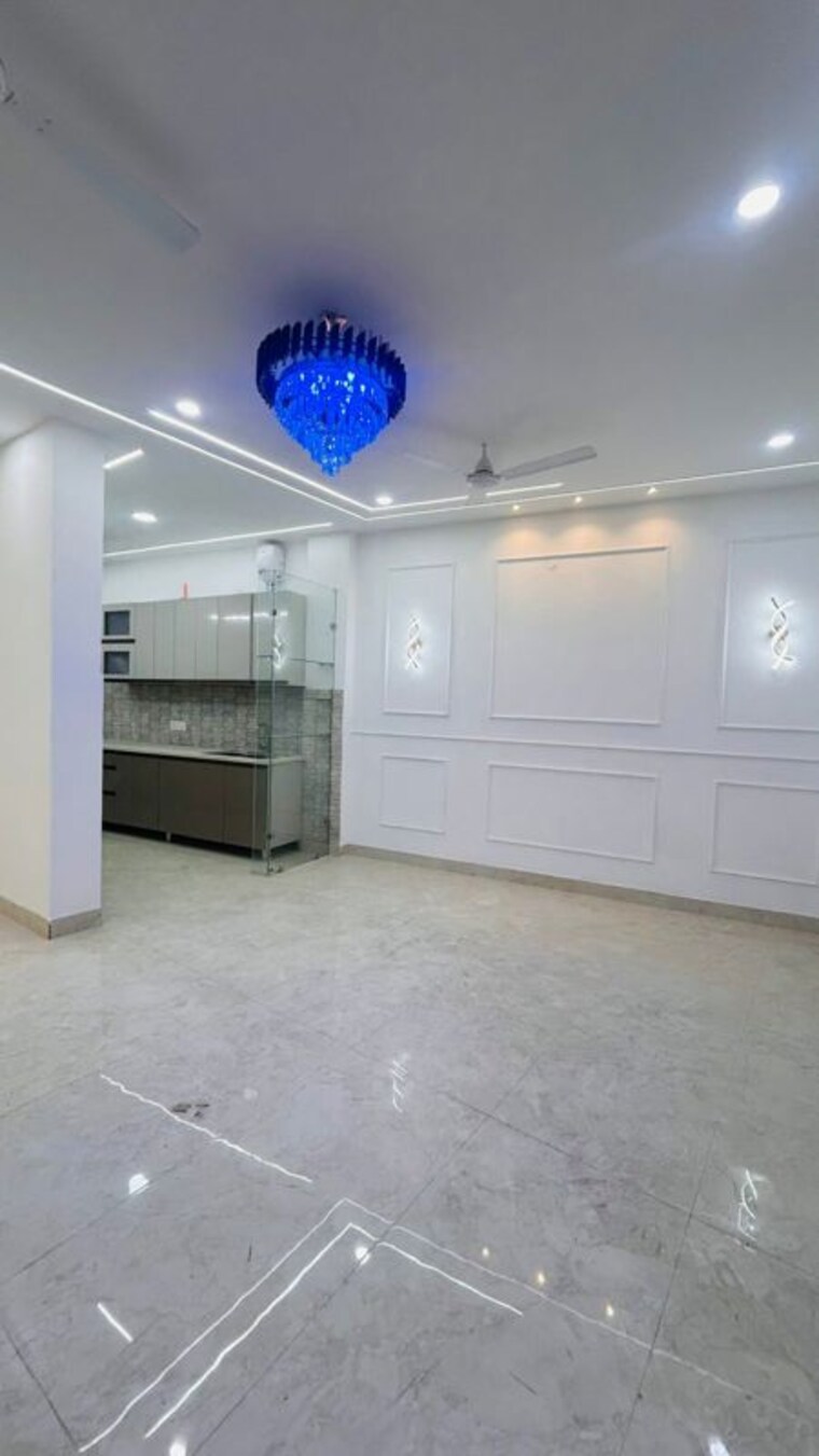 Bathroom, malviya nagar 3 Bedroom 125 Sq.Yd. Builder Floor In Malviya Nagar Delhi 9938381