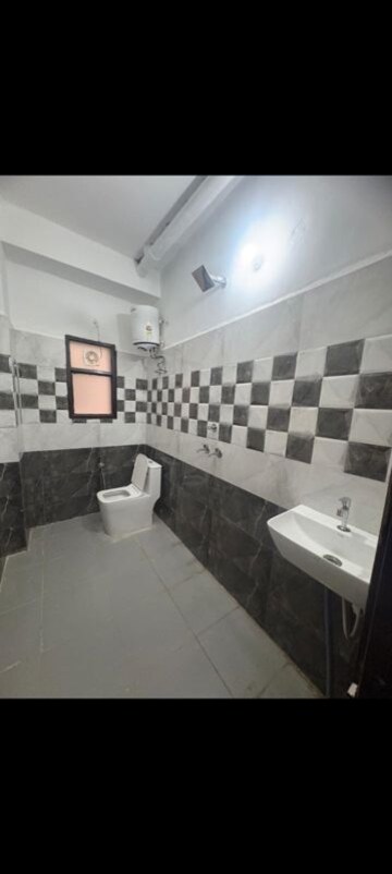 Master Bedroom in 1 BHK Builder Floor at Sector 23a – for Rent