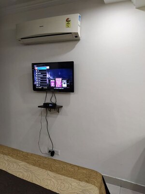 Furnished Amenities in Studio Apartment at Kailash Colony – for Rent