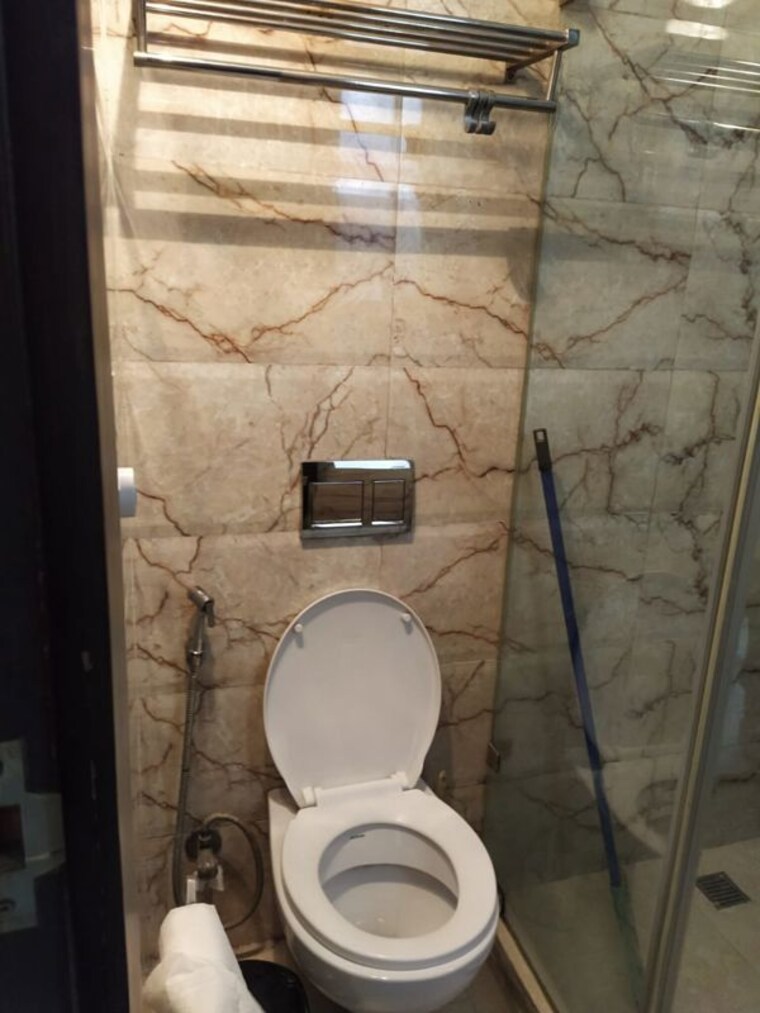 Bathroom, kailash colony Studio 350 Sq.Ft. Apartment In Kailash Colony Delhi 9938422