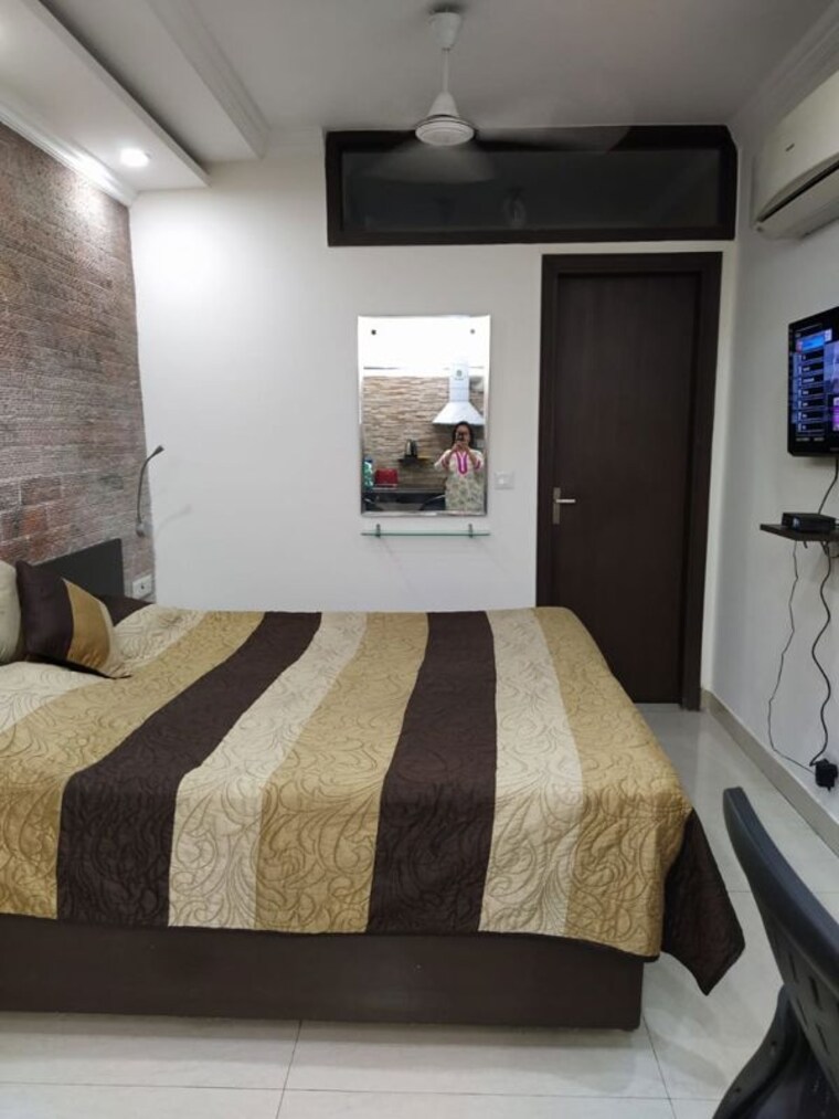 Bedroom, kailash colony Studio 350 Sq.Ft. Apartment In Kailash Colony Delhi 9938422