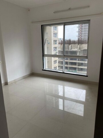 Room in 1 BHK Apartment at Royal Oasis, Malad West – for Rent