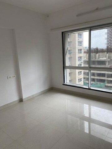 Room in 1 BHK Apartment at Royal Oasis, Malad West – for Rent