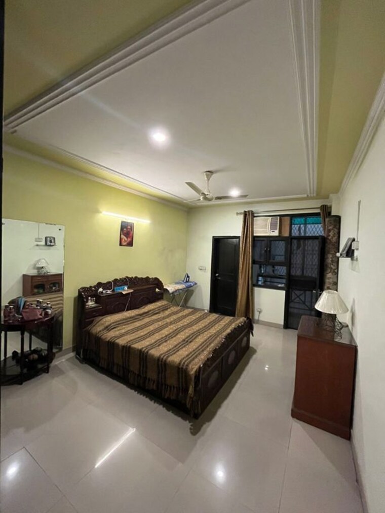 Master Bedroom, saket 3 Bedroom 1500 Sq.Ft. Builder Floor In Saket Delhi 9938435