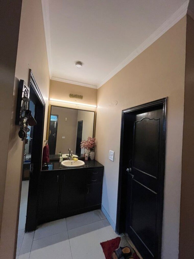 Bathroom, saket 3 Bedroom 1500 Sq.Ft. Builder Floor In Saket Delhi 9938435