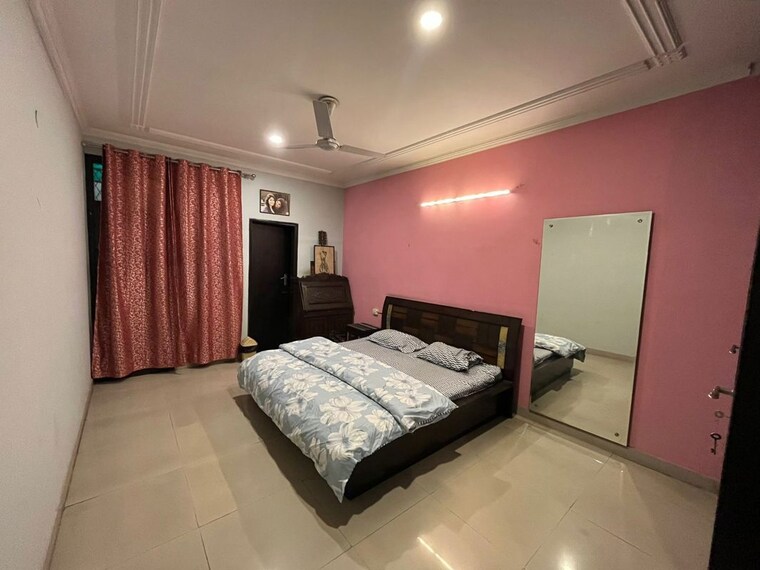 Master Bedroom, saket 3 Bedroom 1500 Sq.Ft. Builder Floor In Saket Delhi 9938435