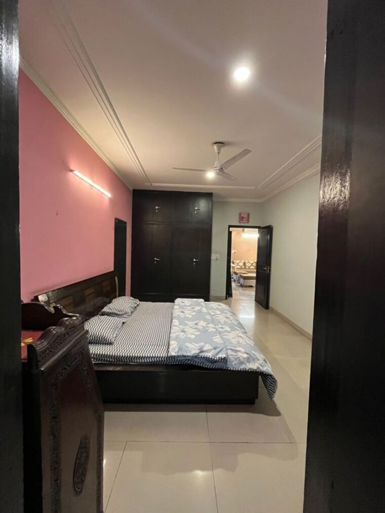 Master Bedroom, saket 3 Bedroom 1500 Sq.Ft. Builder Floor In Saket Delhi 9938435