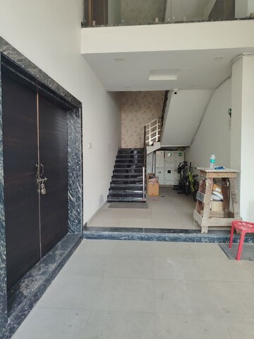 Building Lobby in 6+ BHK Builder Floor at Shankar Nagar – for Sale