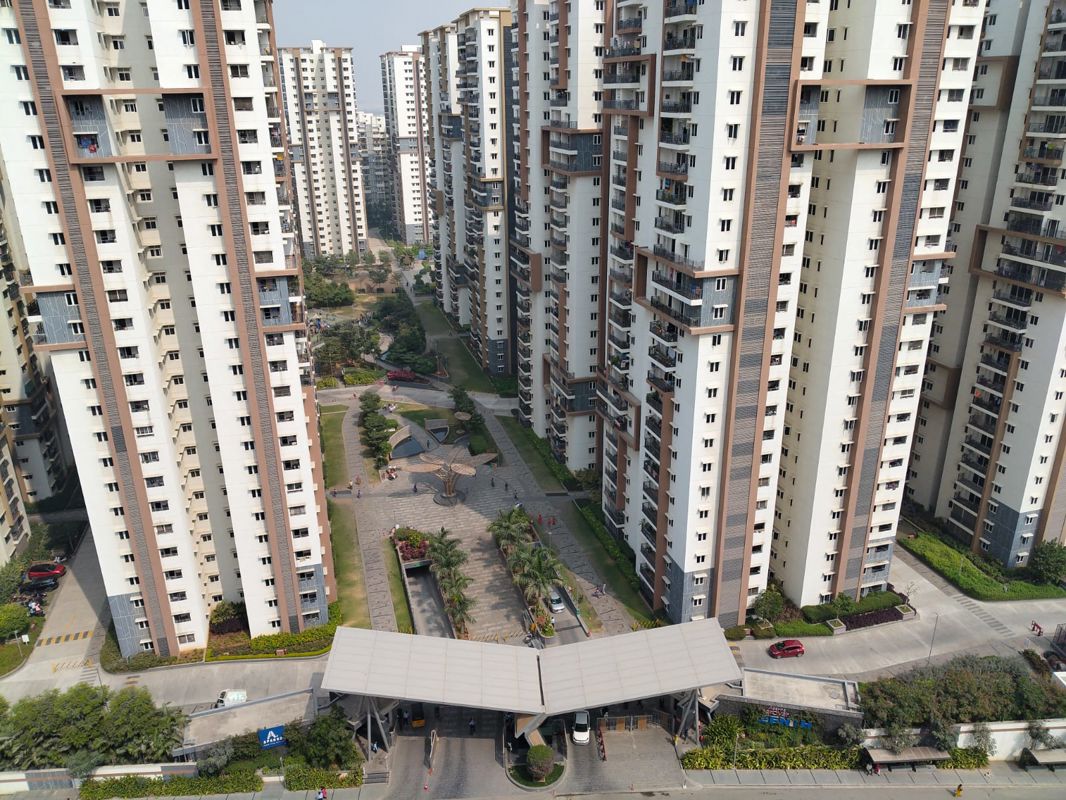 2.5 BHK + Pooja Room Apartment For Rent in Aparna Sarovar Zicon