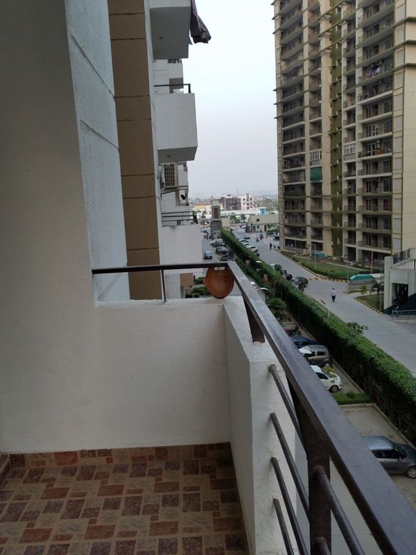 3 BHK + Servant Room Apartment For Rent in Express Zenith