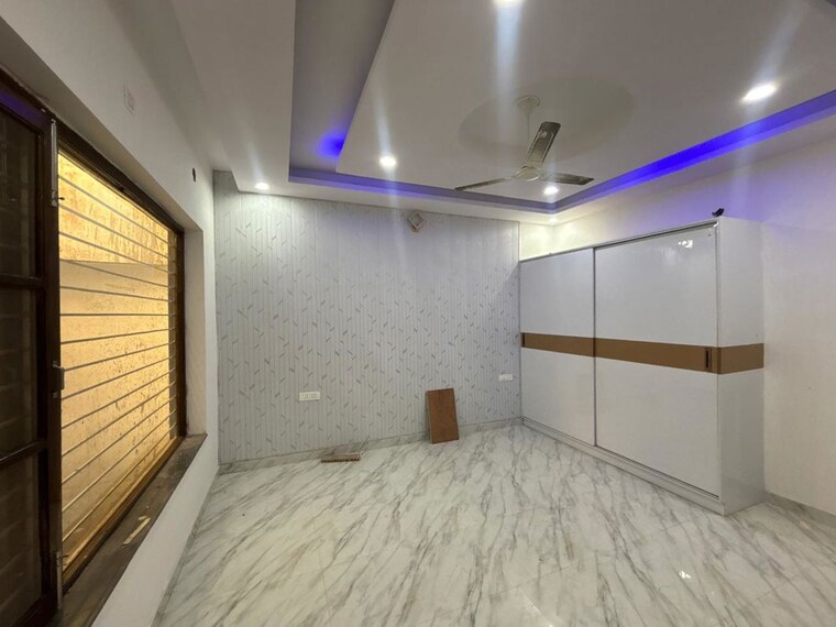 Room, sahastradhara road 3 Bedroom 150 Sq.Yd. Villa In Sahastradhara Road Dehradun 9938488