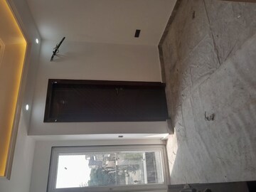 Furnished Amenities in 3 BHK Builder Floor at Rohini Sector 11 – for Sale