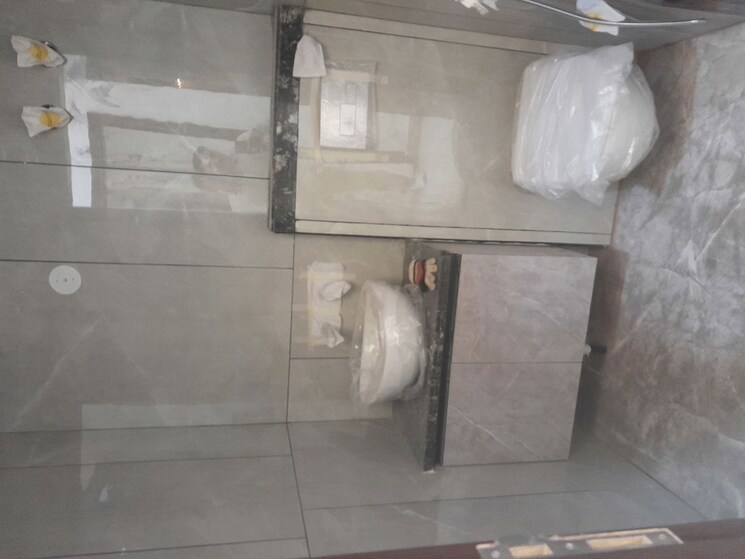 Bathroom, rohini sector 11 3 Bedroom 125 Sq.Yd. Builder Floor In Rohini Sector 11 Delhi 9938547