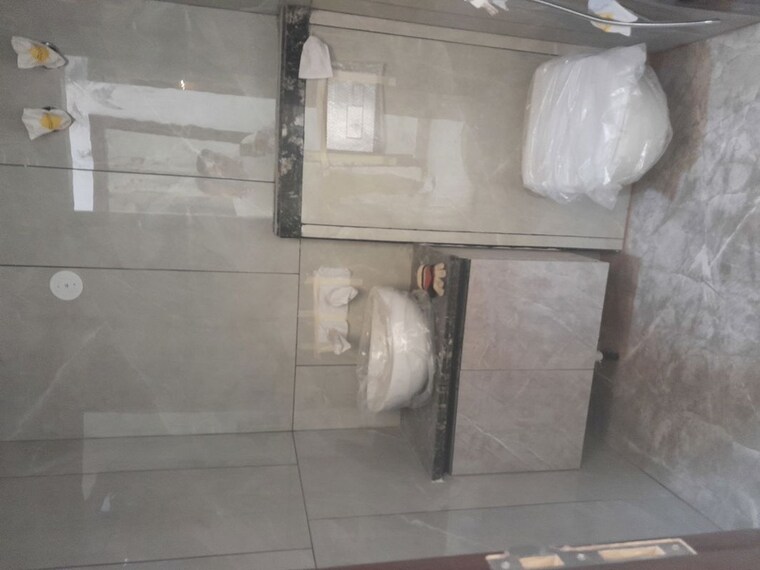 Bathroom, rohini sector 11 3 Bedroom 125 Sq.Yd. Builder Floor In Rohini Sector 11 Delhi 9938547