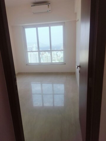 Room in 3 BHK Apartment at Kalpataru Radiance, Goregaon West – for Rent
