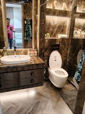 Bathroom in 4 BHK Apartment at Oberoi Sky Gardens, Andheri West – for Sale