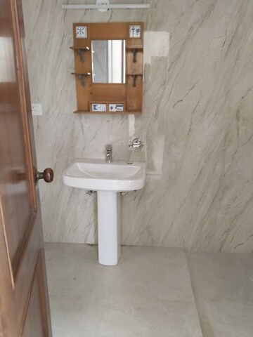 Bathroom in 6+ BHK Villa at RWA Apartments Sector 41, Sector 41 – for Sale