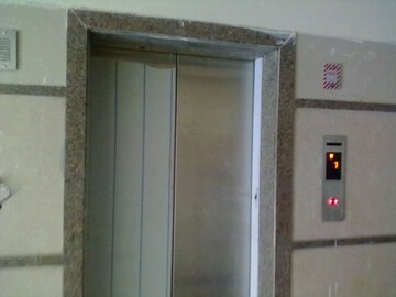 Lift in 2 BHK Apartment at Sanghvi Heights, Wadala – for Rent