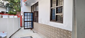 Room in 4 BHK Independent House at JakhaN-Rajpur Road – for Sale