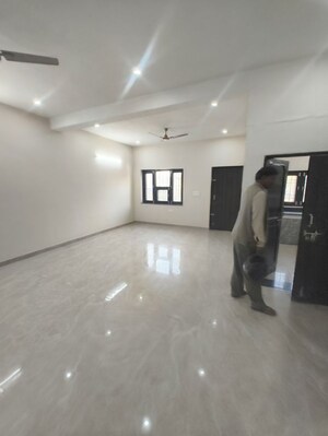 Parking in 2 BHK Independent House at Mansarovar – for Rent