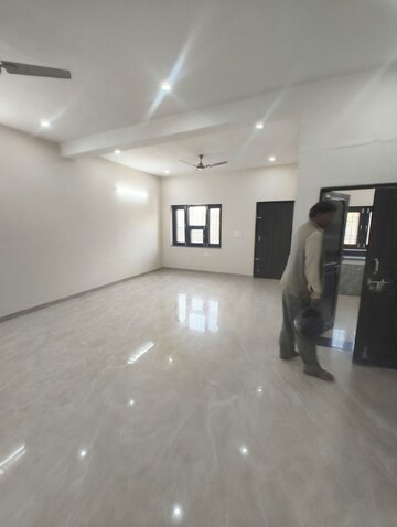 Parking in 2 BHK Independent House at Mansarovar – for Rent
