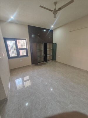 Room in 2 BHK Independent House at Mansarovar – for Rent