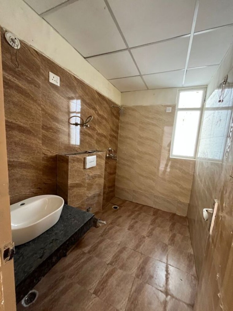 Bathroom, amrapali-heartbeat-city 4 Bedroom 2825 Sq.Ft. Apartment In Sector 107 Noida 9938671