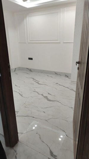 Room in 4 BHK Builder Floor at Sector 31 – for Rent