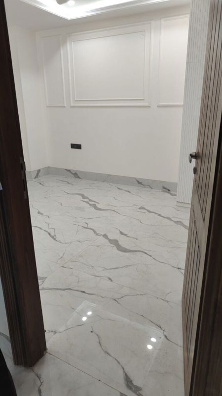 Room, sector 31 4 Bedroom 3340 Sq.Ft. Builder Floor In Sector 31 Gurgaon 9938674