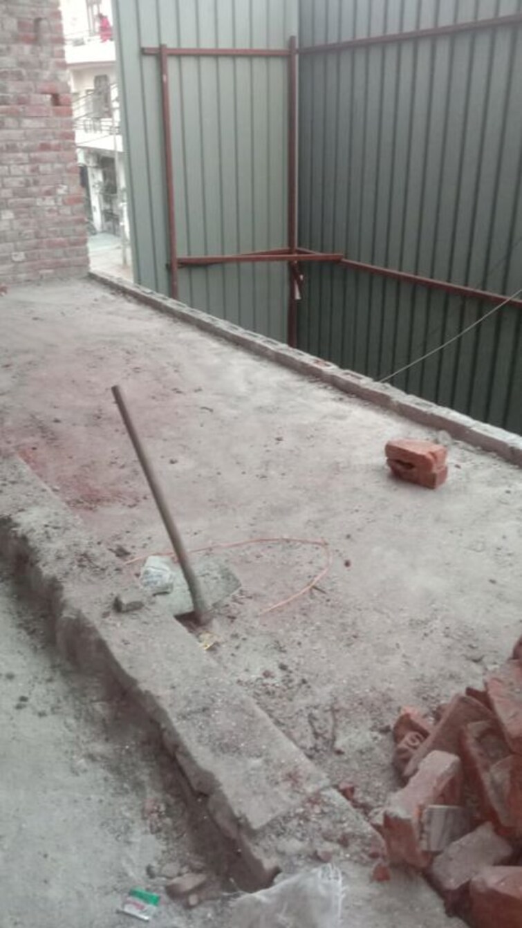 Balcony, ashok nagar 3 Bedroom 200 Sq.Yd. Builder Floor In Ashok Nagar Ghaziabad 9938551