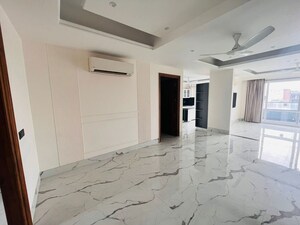 Building Lobby in 4 BHK Builder Floor at South City 1 – for Rent
