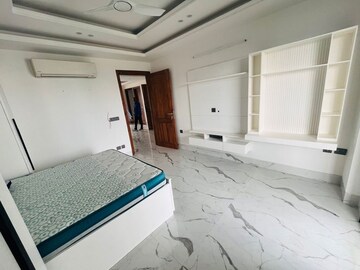 Bedroom in 4 BHK Builder Floor at Sector 45 – for Rent
