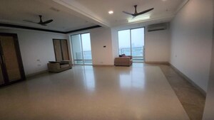 Room in 4 BHK Apartment at DLF The Aralias, Sector 42 – for Sale