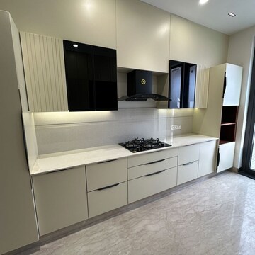 Room in 5 BHK Independent House at Sector 10 – for Sale