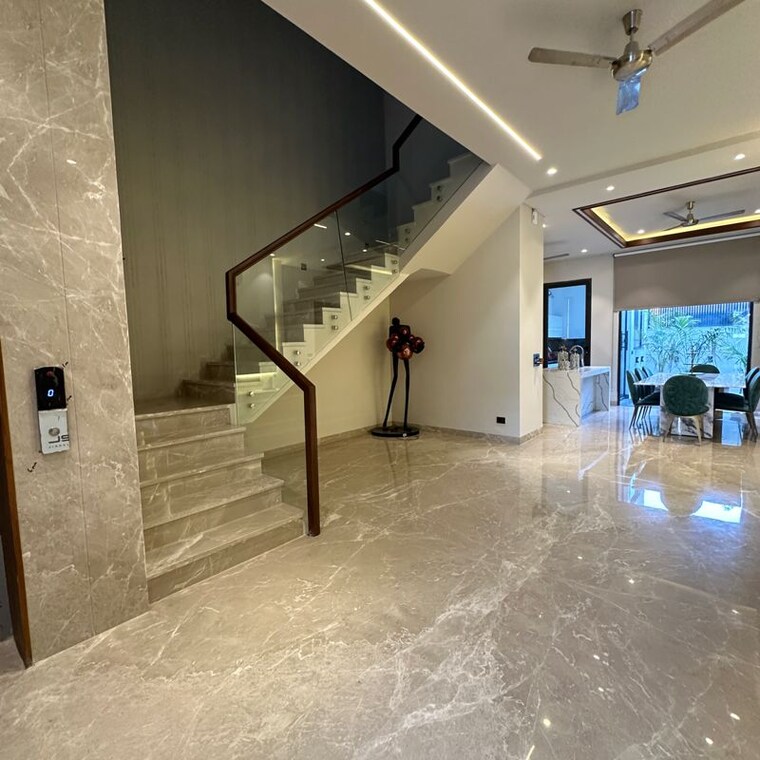  Parking, sector 4 5 Bedroom 250 Sq.Yd. Independent House In Sector 4 Panchkula 9938732