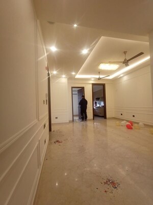 Room in 3 BHK Builder Floor at Lion Green Valley, Sohna Sector 35 – for Rent