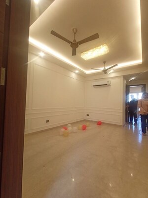 Room in 3 BHK Builder Floor at Lion Green Valley, Sohna Sector 35 – for Rent