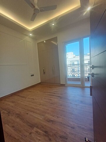 Room in 3 BHK Builder Floor at Lion Green Valley, Sohna Sector 35 – for Rent